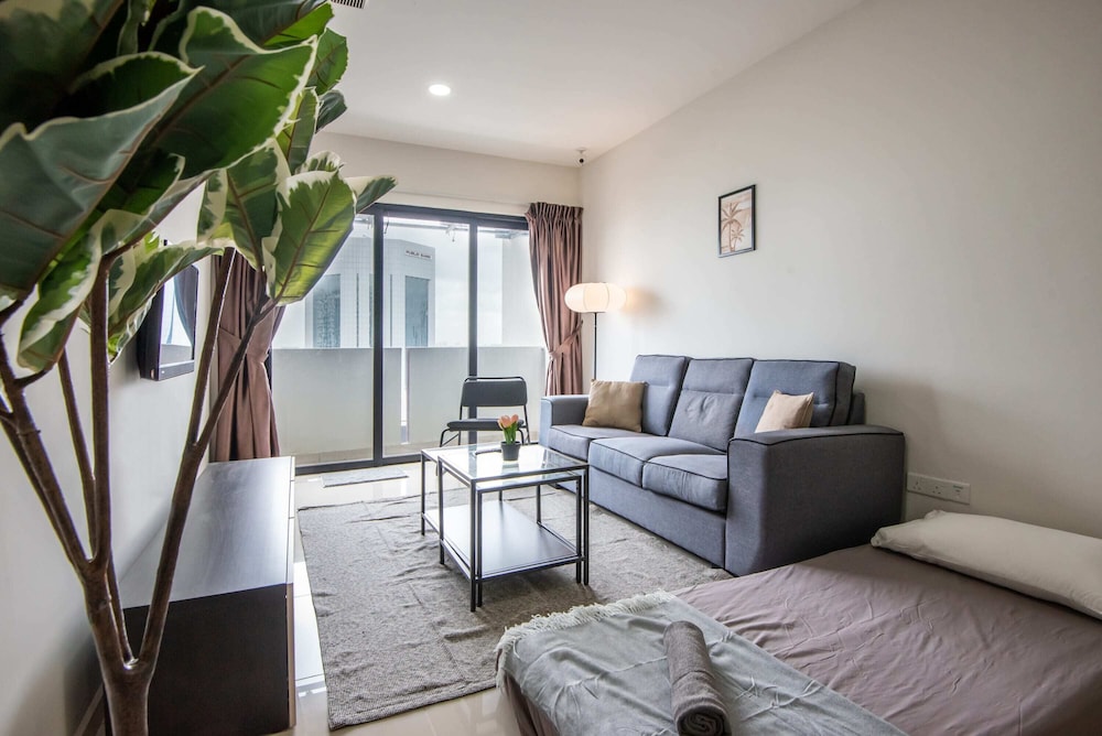 A Lovely & Comfy Suite at Suasana Suites JB 11