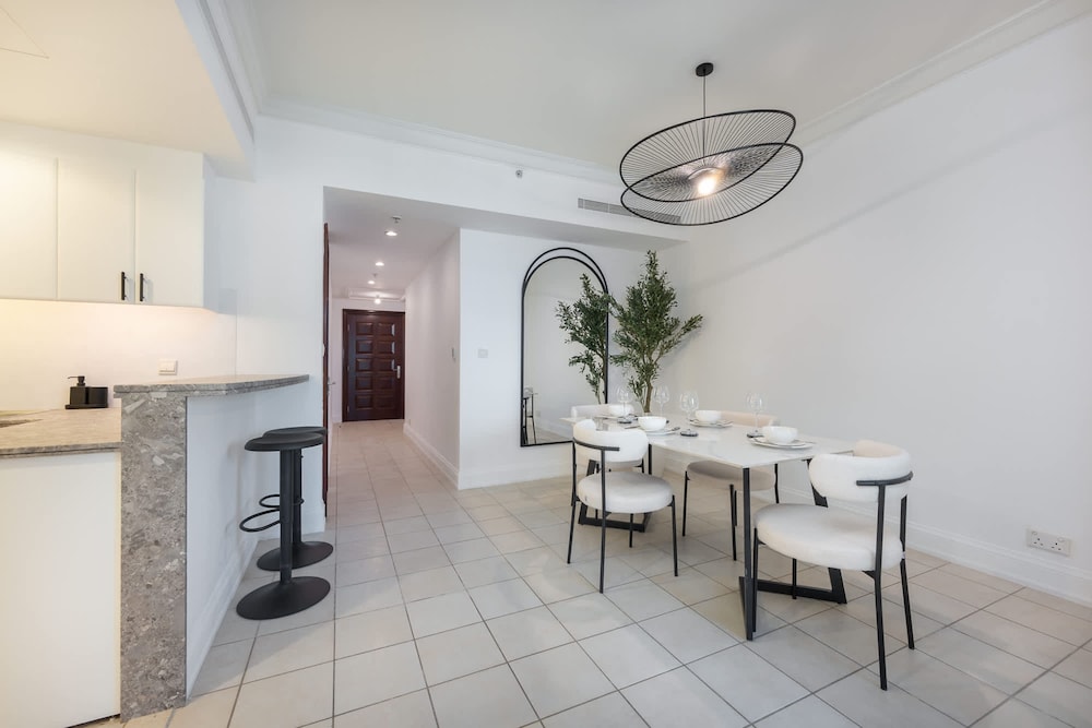 Prime 2BR Near Marina Mall Tram