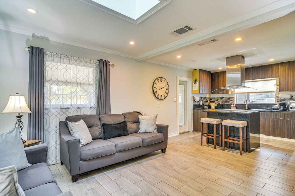 Hot Tub & Fenced Yard: Tranquil Home in Valrico!