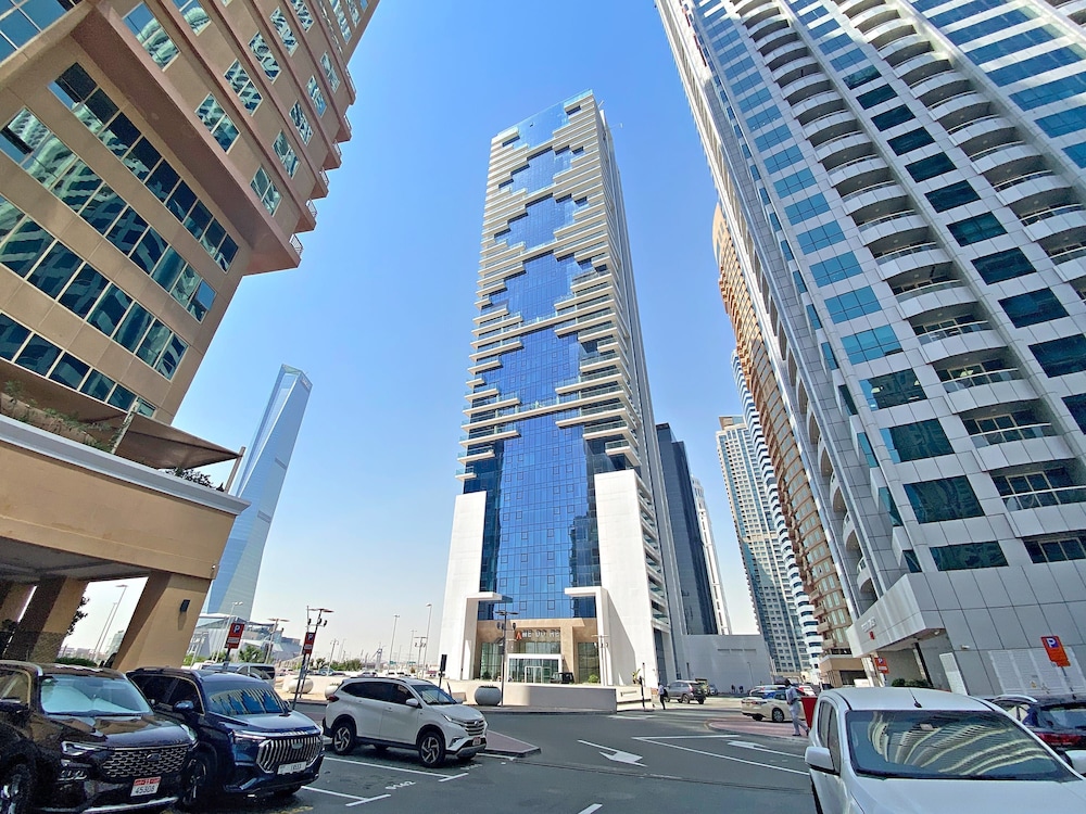 Stunning One-bedroom Apartment in Me Do Re in JLT