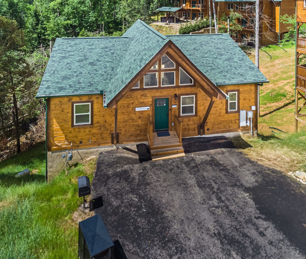Serene Mountain Retreat 3BR Haven in Gatlinburg
