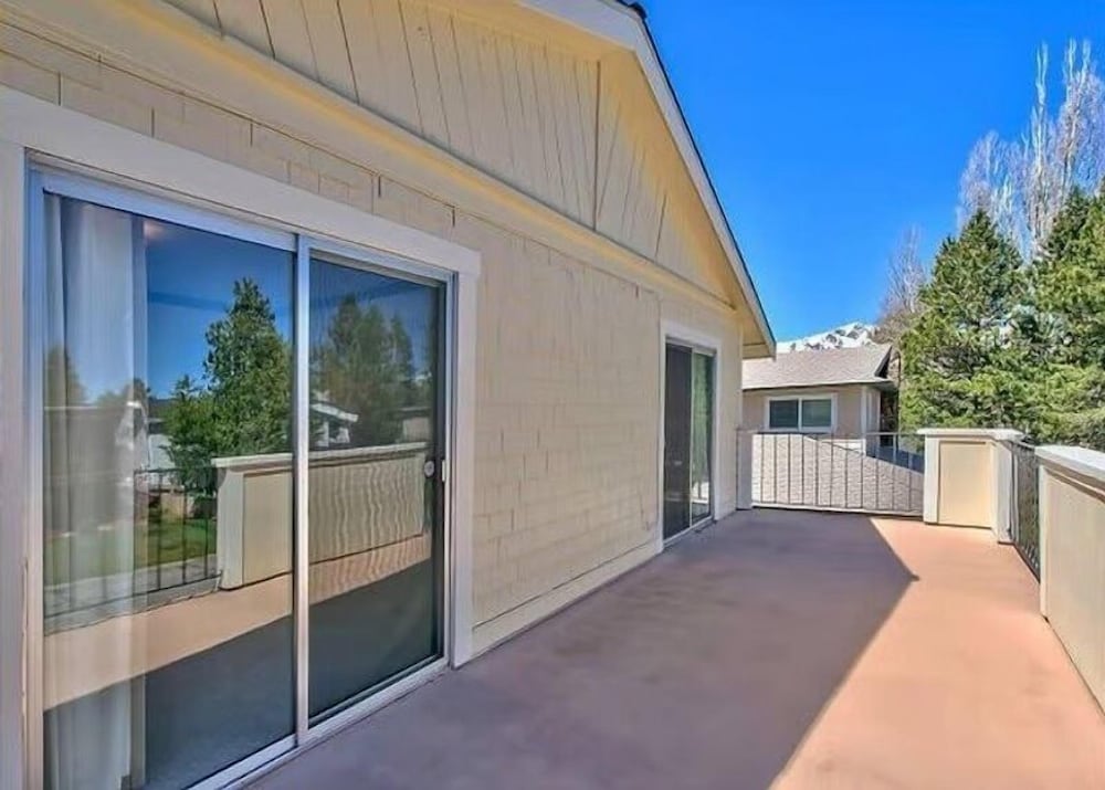 2148 Inverness Drive 3 Bedroom Home