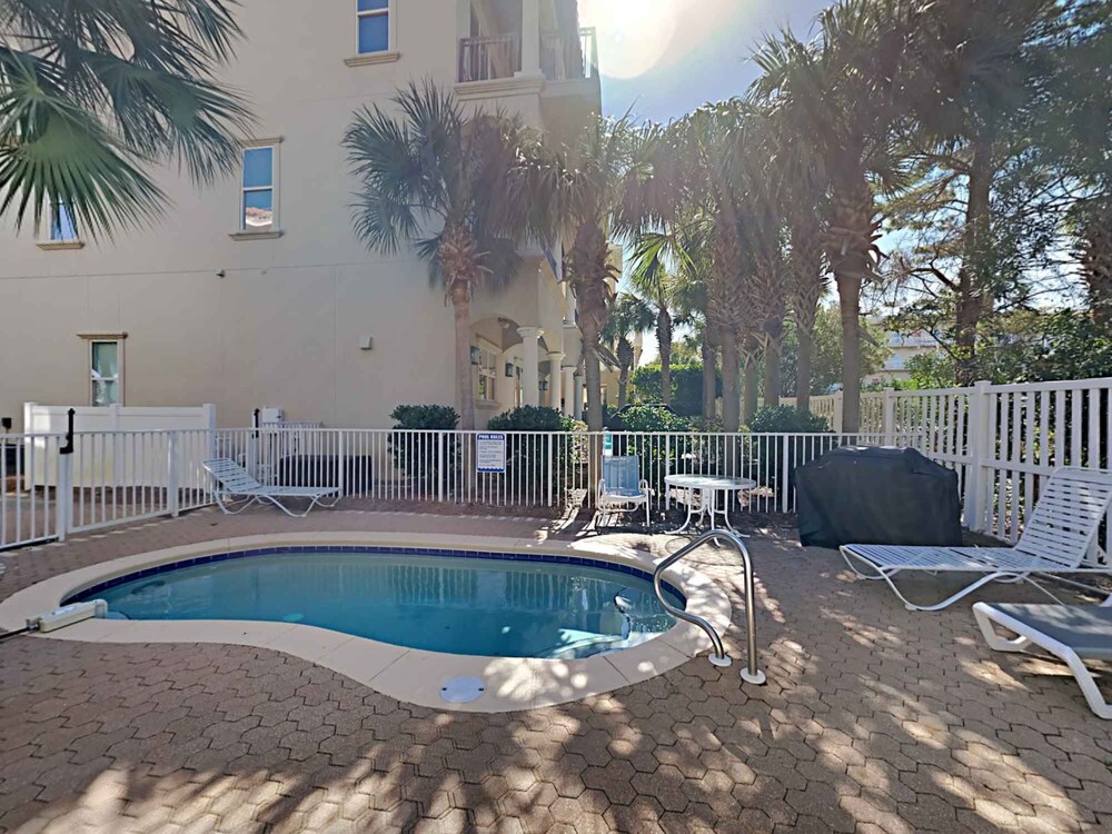 Palms Away view 5
