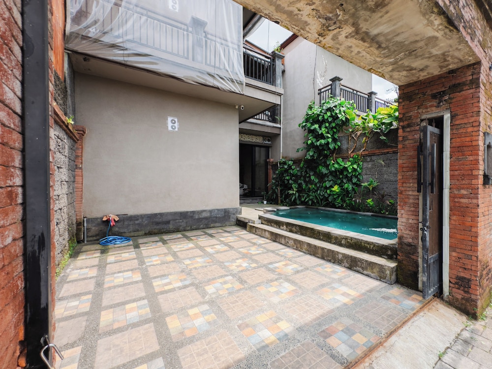 Amaluku Villa