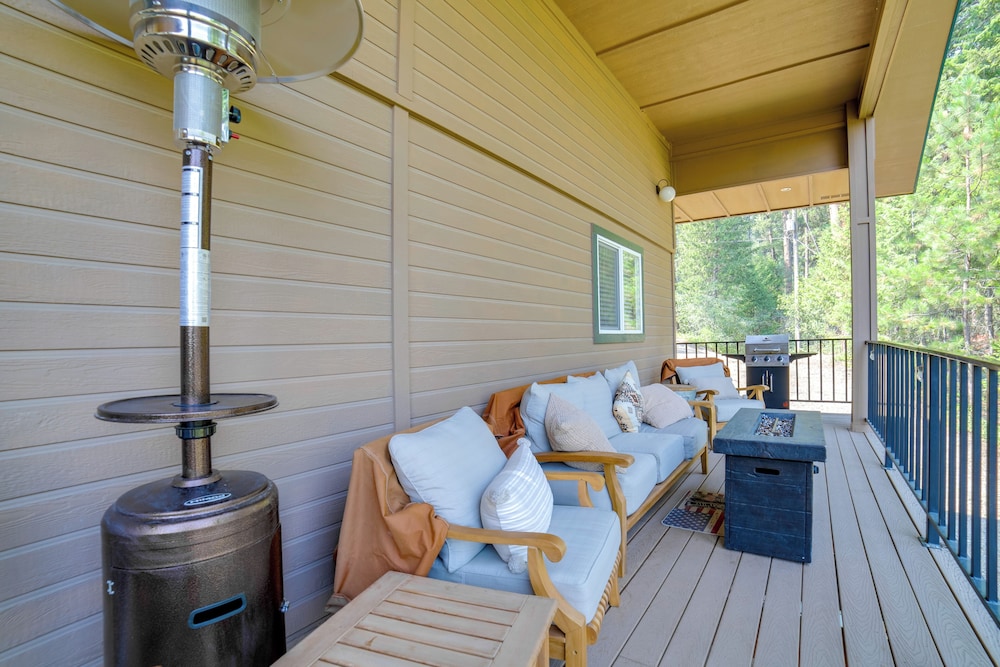 Mtn-view Oasis w/ Pool Access in Garden Valley