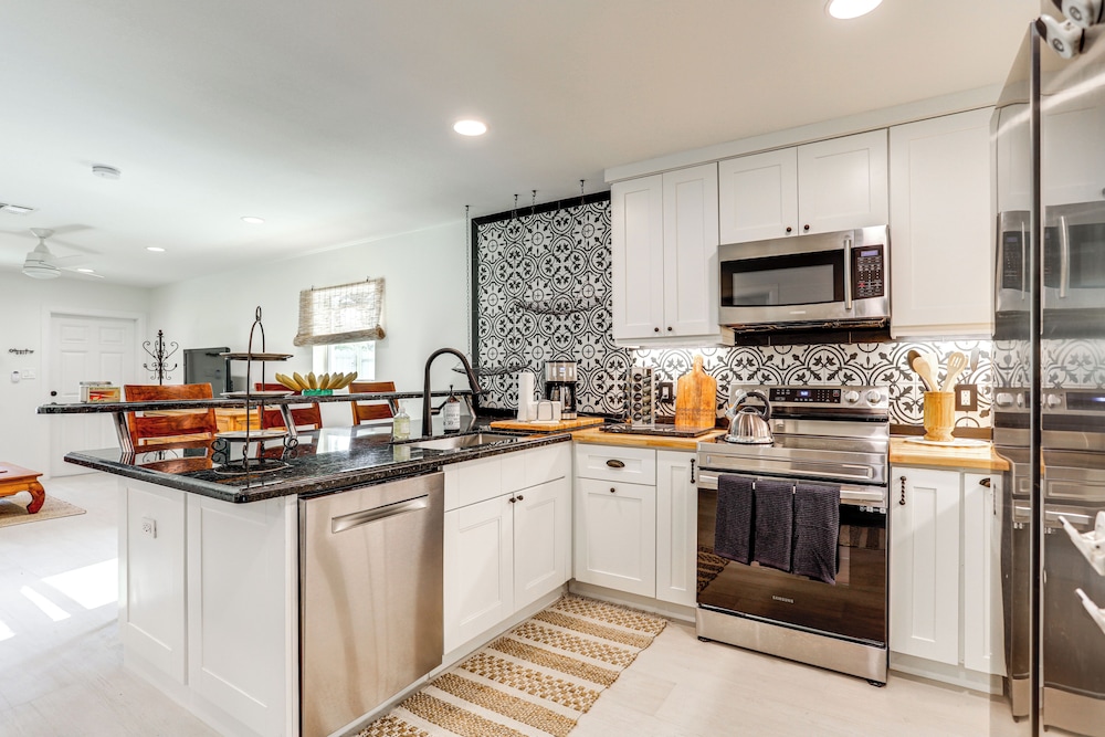 Vibrant North Palm Beach Home ~ 2 Mi to Beach!