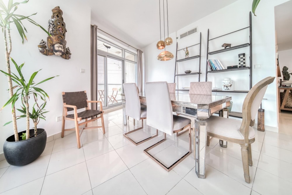 Enchanting 1BR w Balcony Overlooking Dubai Marina