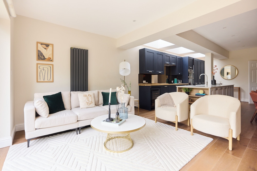 The Brondesbury Park - Sparkling 3bdr Flat With Garden