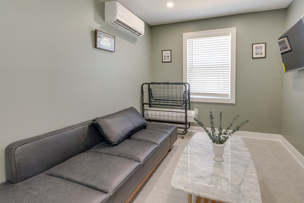 18 Mi to DC: Upscale Apartment in Fort Washington!