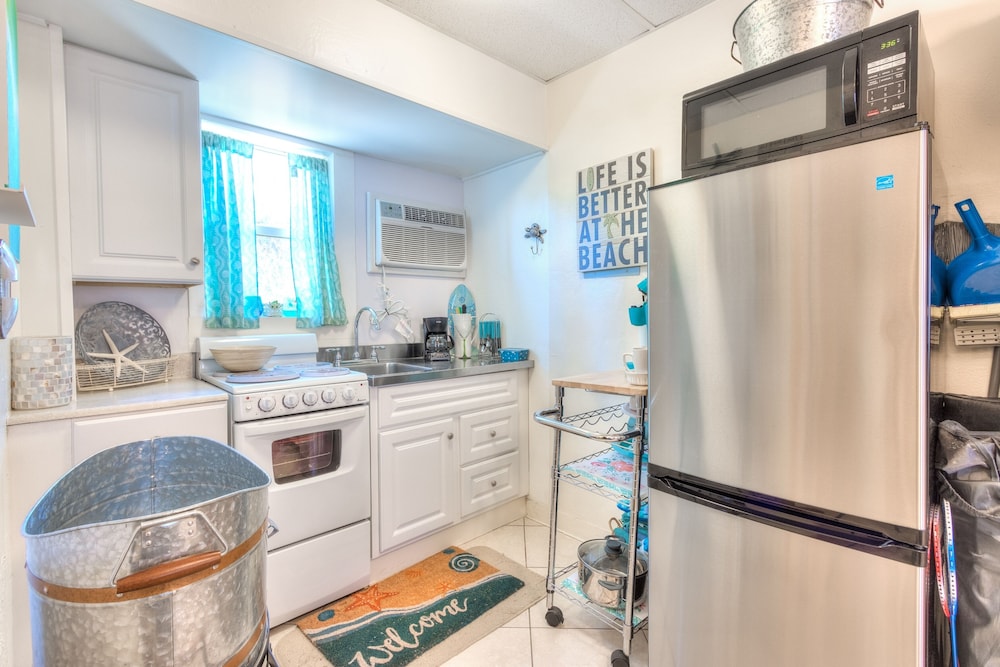 Tropic Terrace #5 - Beachfront Rental Studio Bedroom Apts by RedAwning view 5
