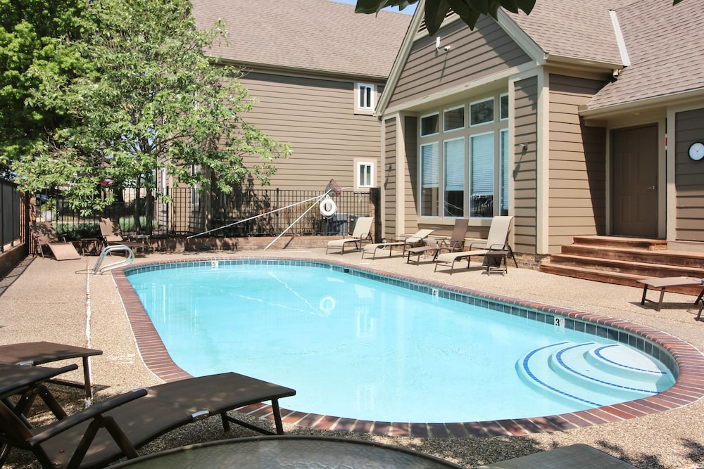 Overland Park Condo, Close to Lakes Parks! - Property Image 6