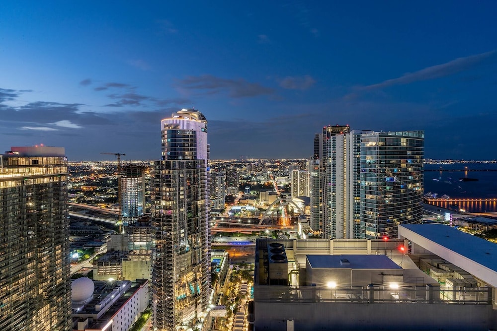 3BR Penthouse Direct, Stunning Water Views