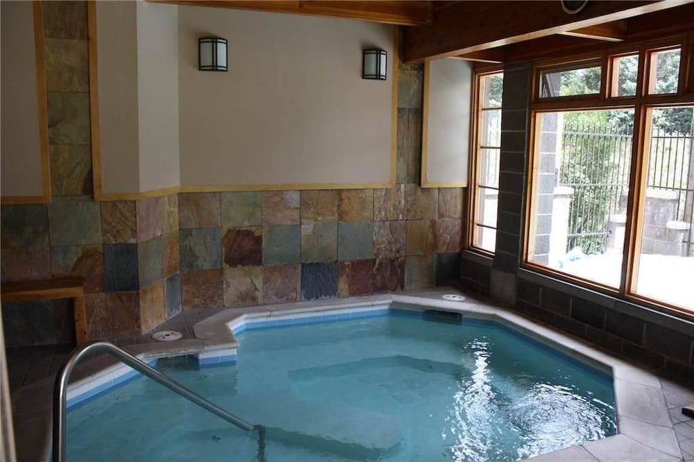 Trail's End 509 Downtown Condos with on-site Hot Tub