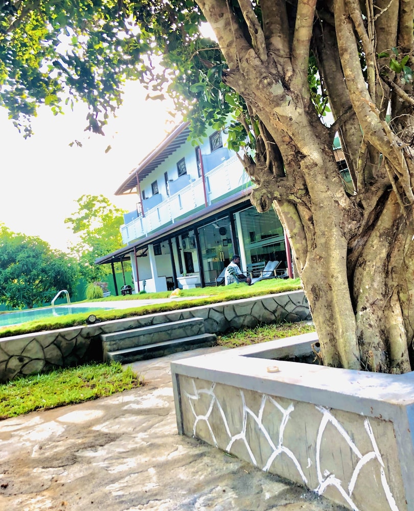 Saman Resort