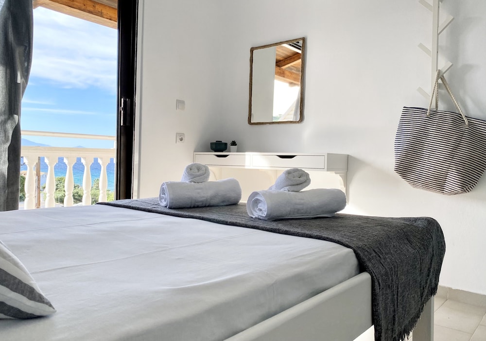 Xenios Avlais Apartments view 2