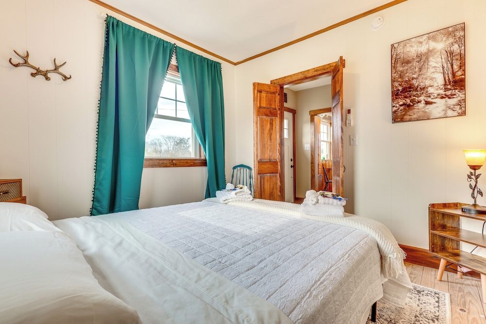 Grill & Fire Pit: New Market Getaway on 3-acres!