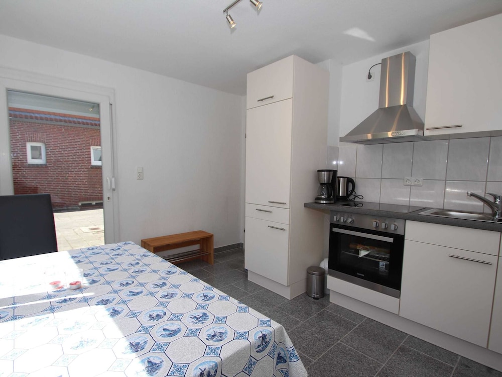 Apartment With a High Chair and bed view 5