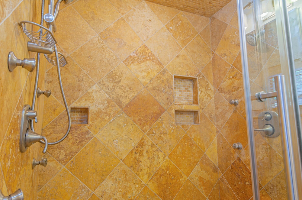 Relaxing 3BR Getaway with Pool and games