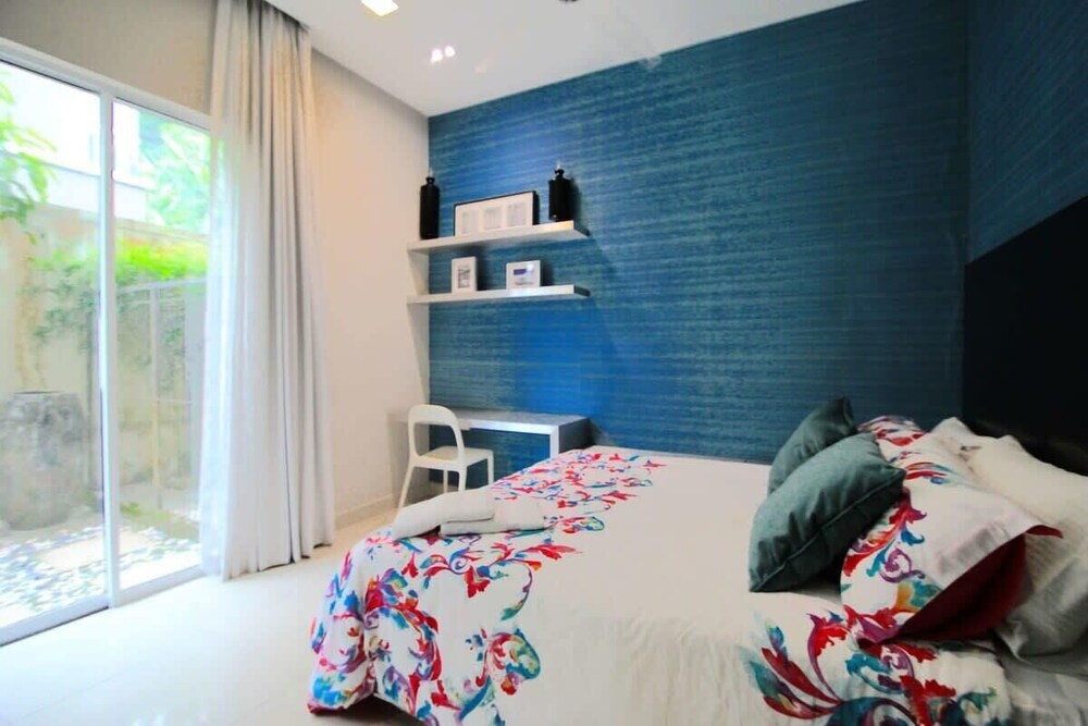 Chic 4BR Oasis With Gazebo, Your Dream Getaway