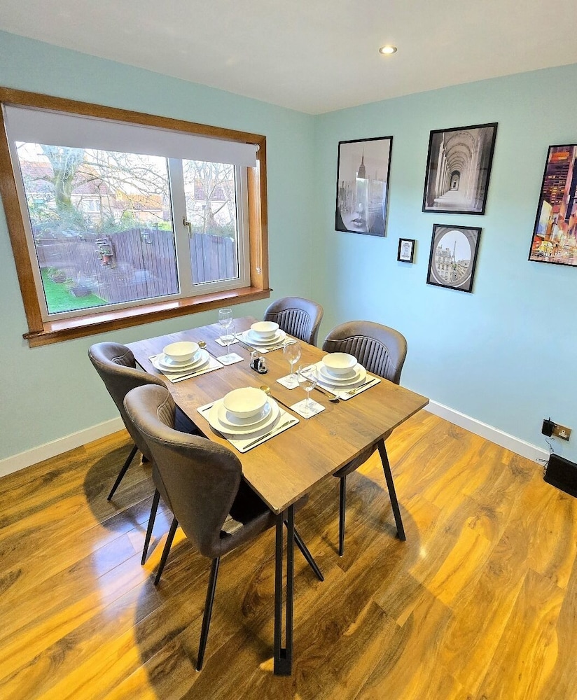 Quirky 2-Bed with Free Parking
