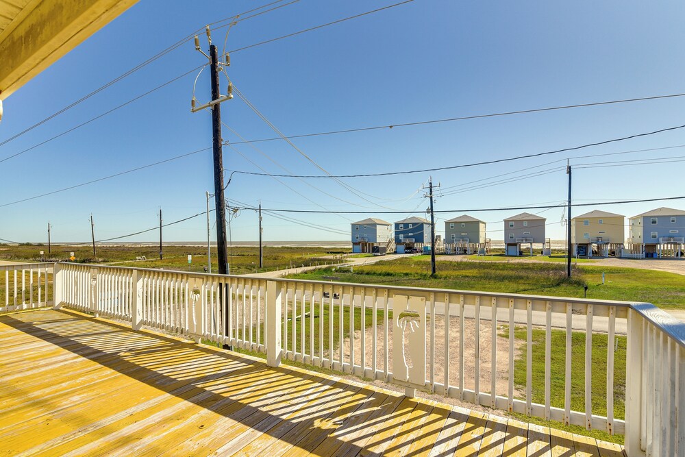Walk to Beach: Gulf-view Home in Surfside Beach!
