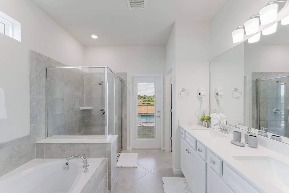 Stunning 8BR Pool Gameroom Minutes to Disney