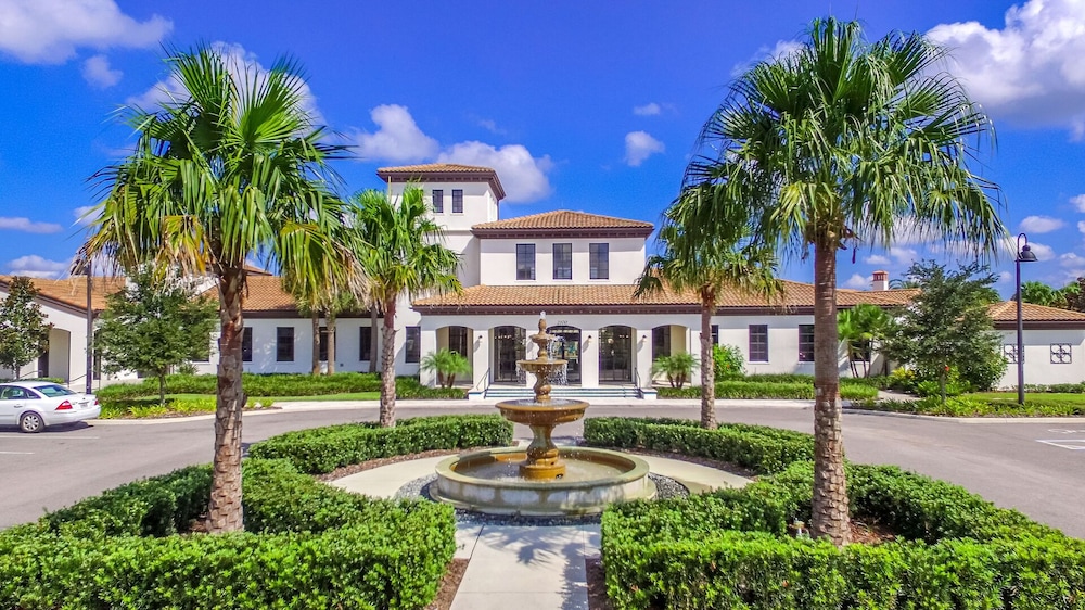 Hotel Amazing New TownHome 5 Bdr 4,5 Bath with Pvt Pool and Access to Clubhouse,15min from Disney - Image 1