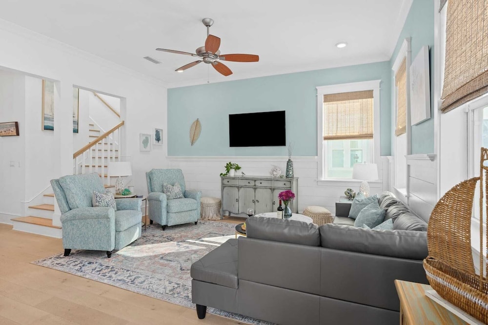 Walk to the Beach, Pool, 5bdr, 3 Porches Beach Sea-ker's Retreat by Avantstay