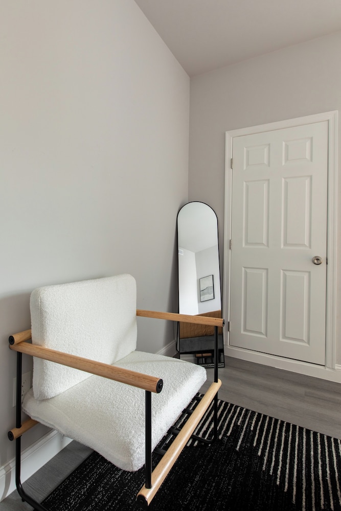 Chic & Cozy Philly Stay in City Center
