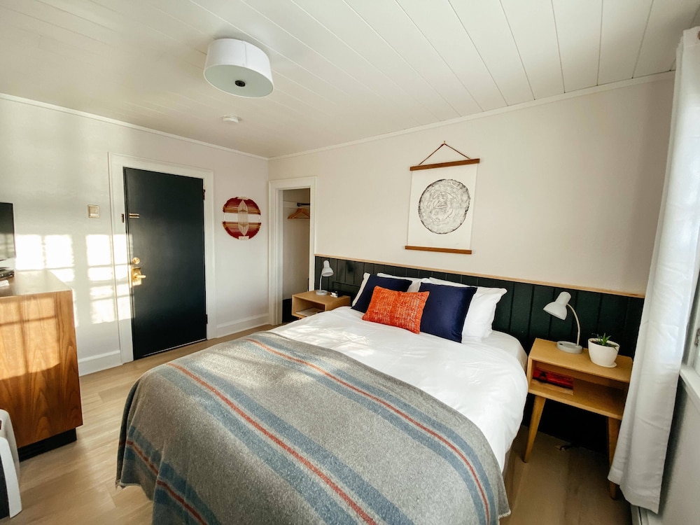 Cascade Lodge