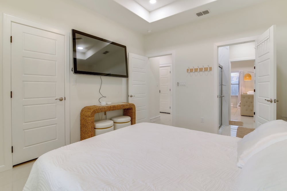 Private Pool & Gym! Winter Escape Near South Padre