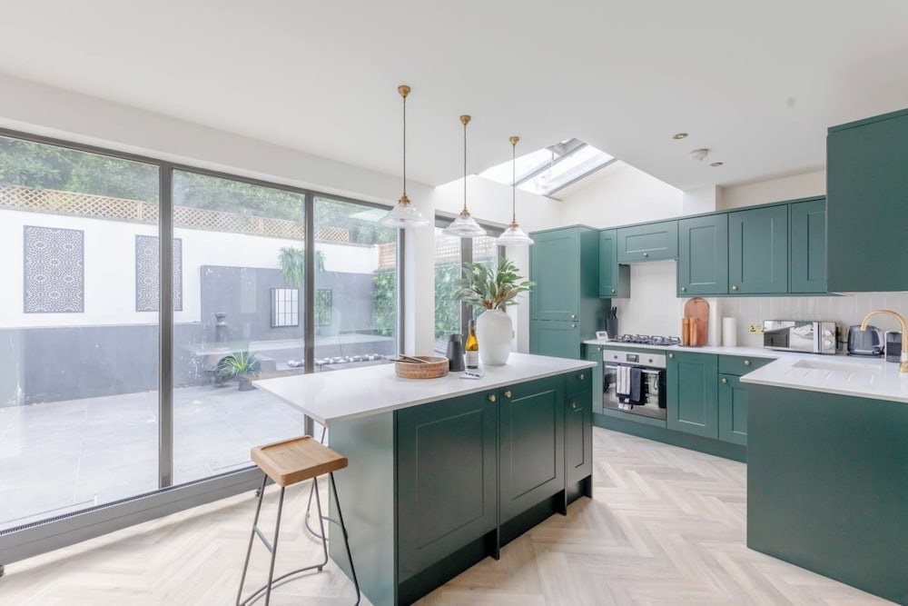 Contemporary Elegance - 2BD Flat, Clapham!
