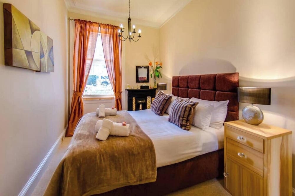 JOIVY Fabulous Ground-floor 3-bedroom Near Old Town