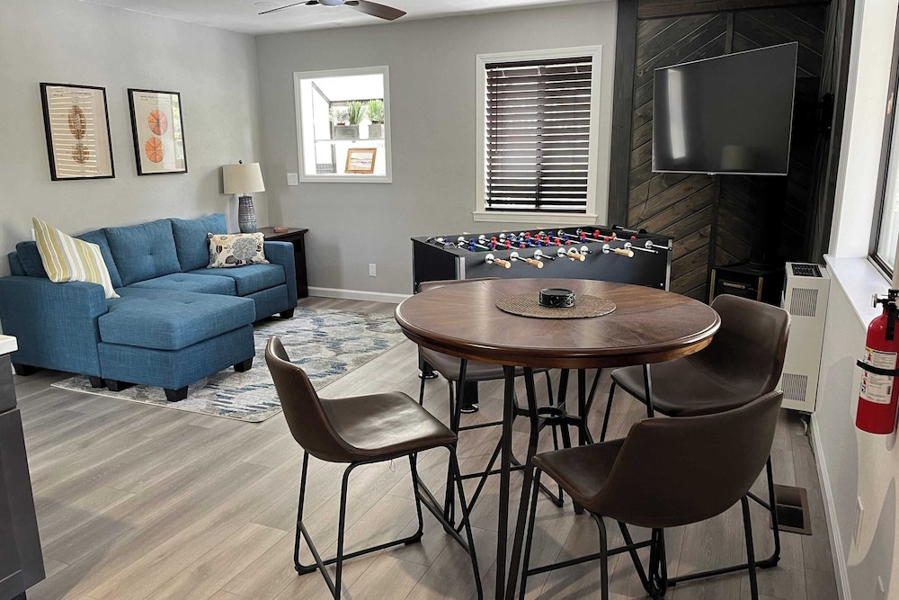 5bdr Stay w/ Fireplace, Game Room & Family-friendly Amenities Arrowhead Chalet by Avantstay