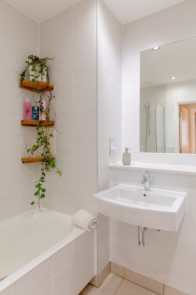 Vibrant & Inviting 1BD Flat, Heart of Haggerston!