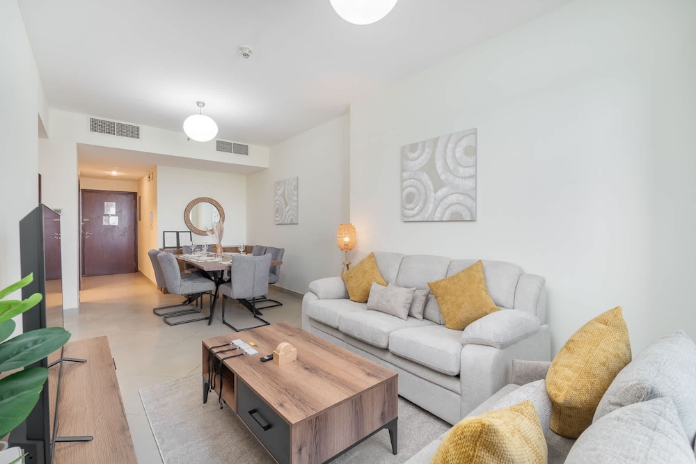 1 Bedroom Apartment With a City View and Sleeps 4