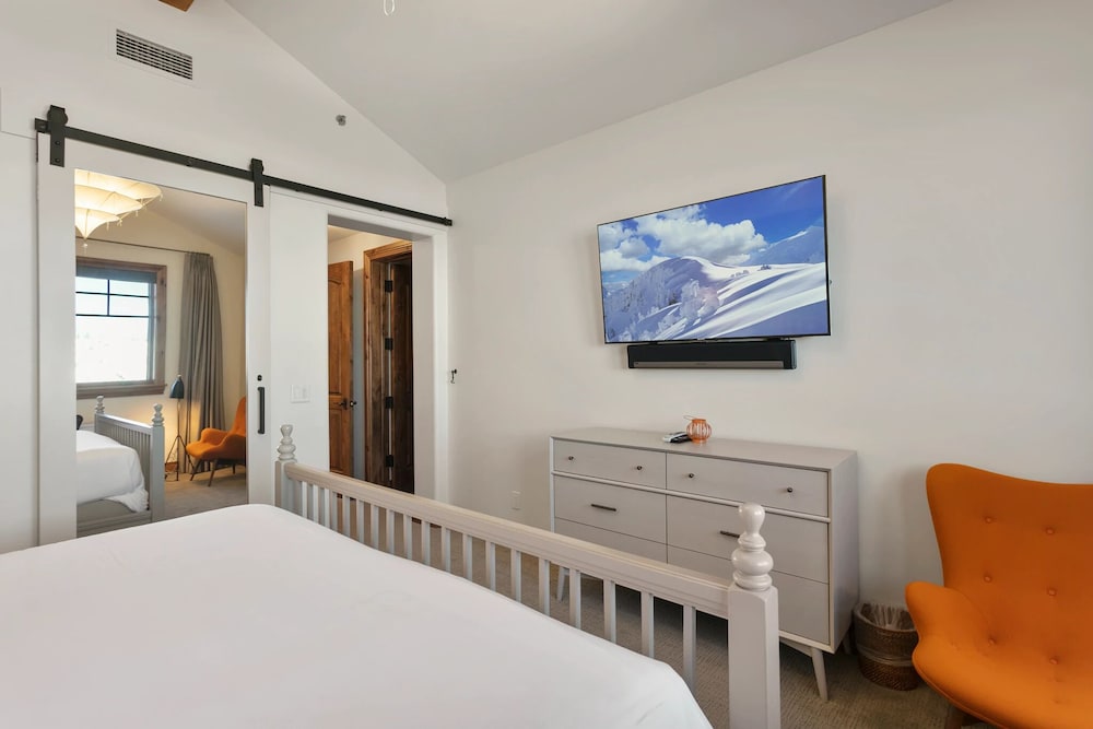 Grand Lodge - Four Bedroom #302 - Ski-in/ski-out 4 Condo