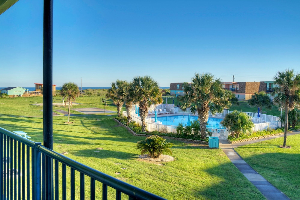 Blue Water Bliss by Avantstay Boardwalk to Beach