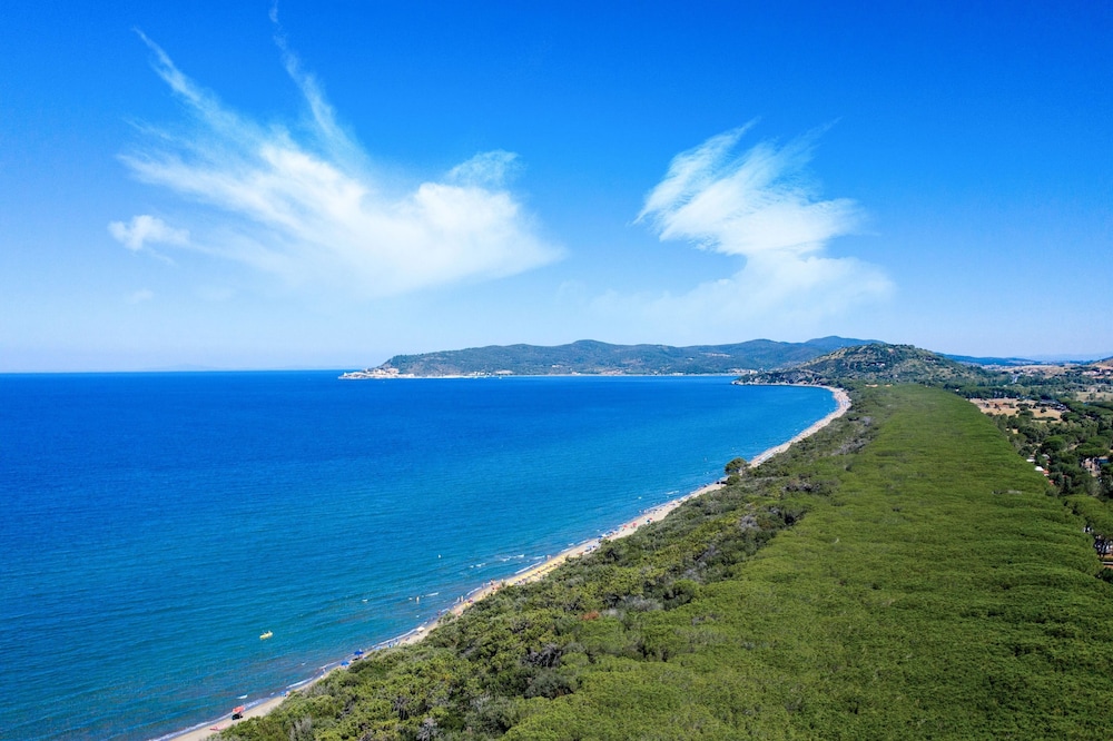 Residence with swimming pool in Albinia just 150 mt from the beach