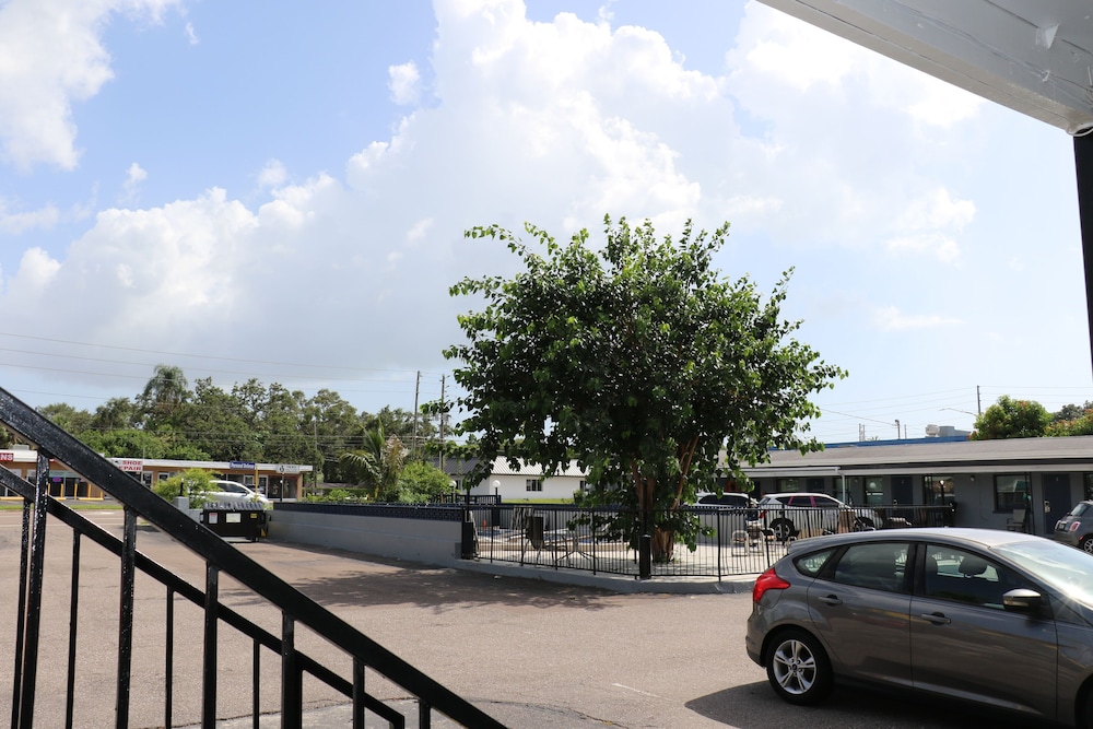 Dunedin Cove Motel