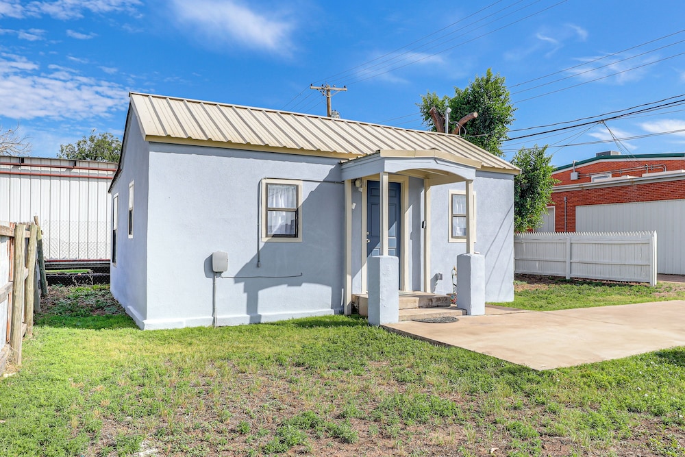 < 1 Mi to Enmu: Pet-friendly Home in Portales!