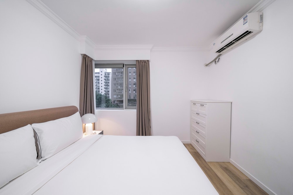Tyms Elegant 4BR 2BA APT Changning