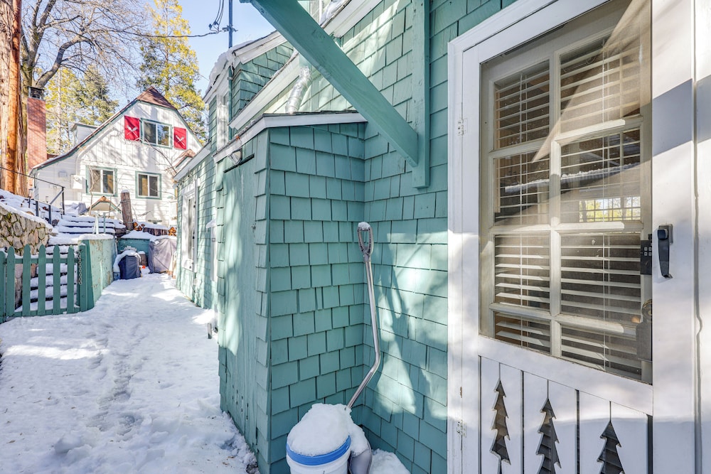 Walkable 'green Gables Cottage' in Lake Arrowhead