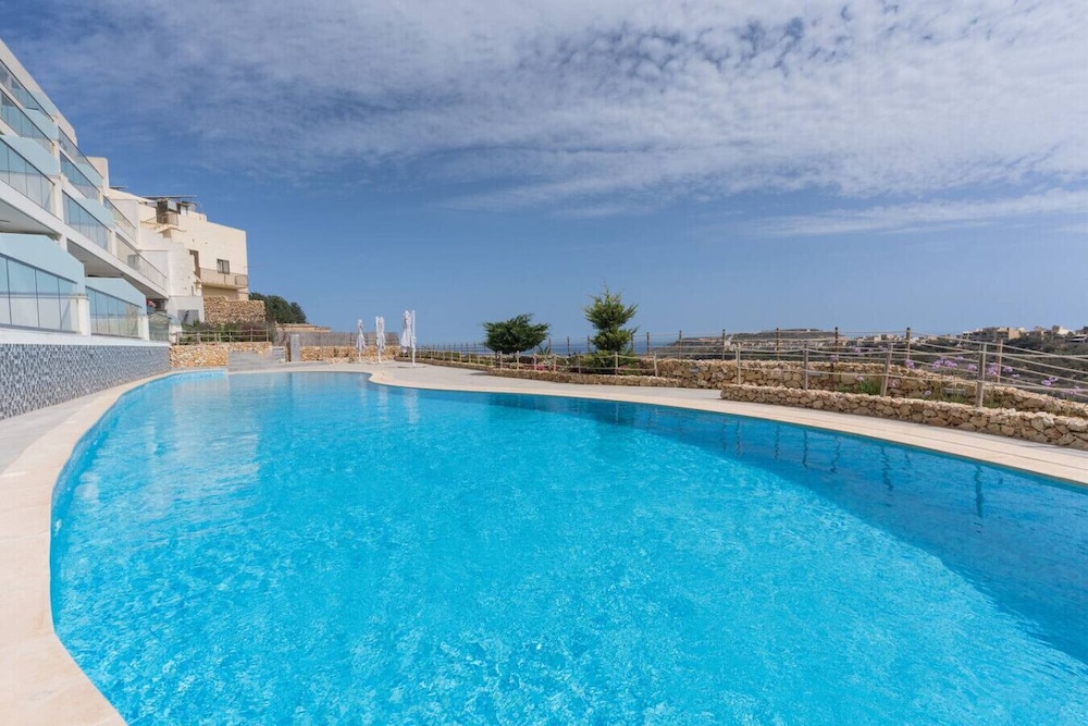 Property With Pool Access - Xaghra Near Marsalforn