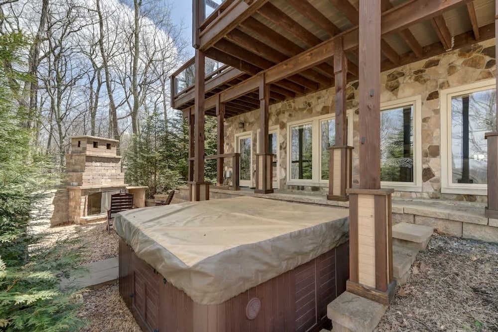 New Ski-in Ski-out Hot Tub Fire Pit Spa