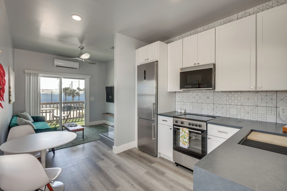 Walk to Daytona Beach & Boardwalk: Apt w/ Balcony