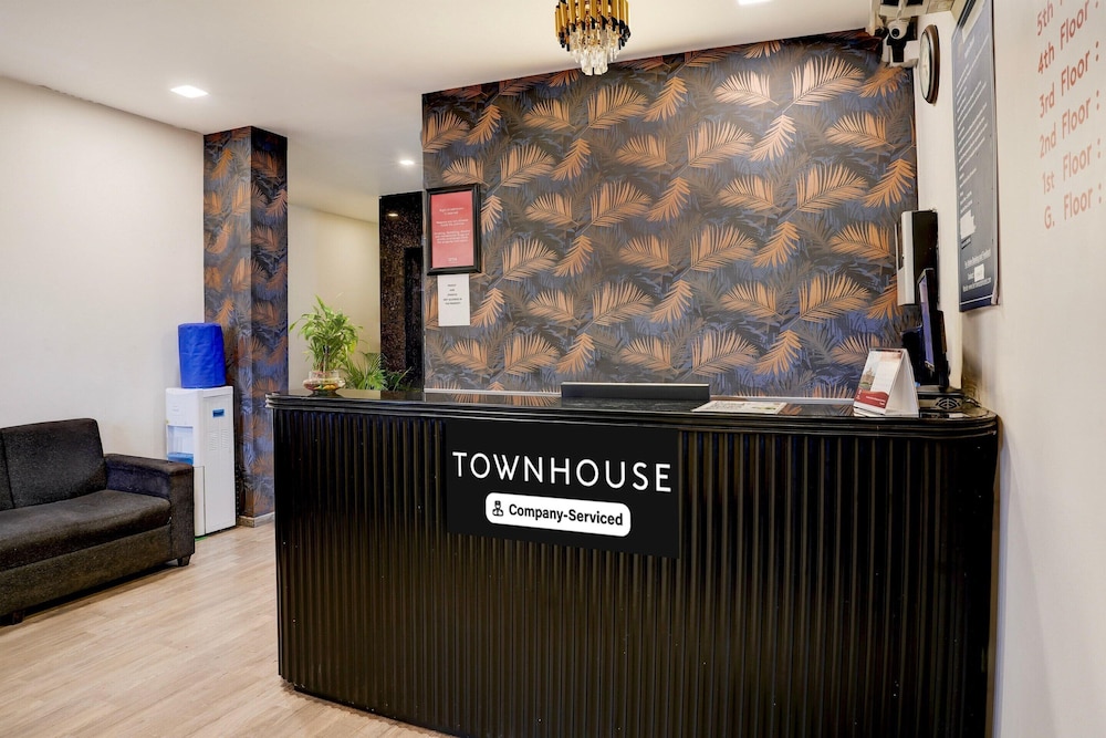 Cozy Stays Near Halasuru Metro Station