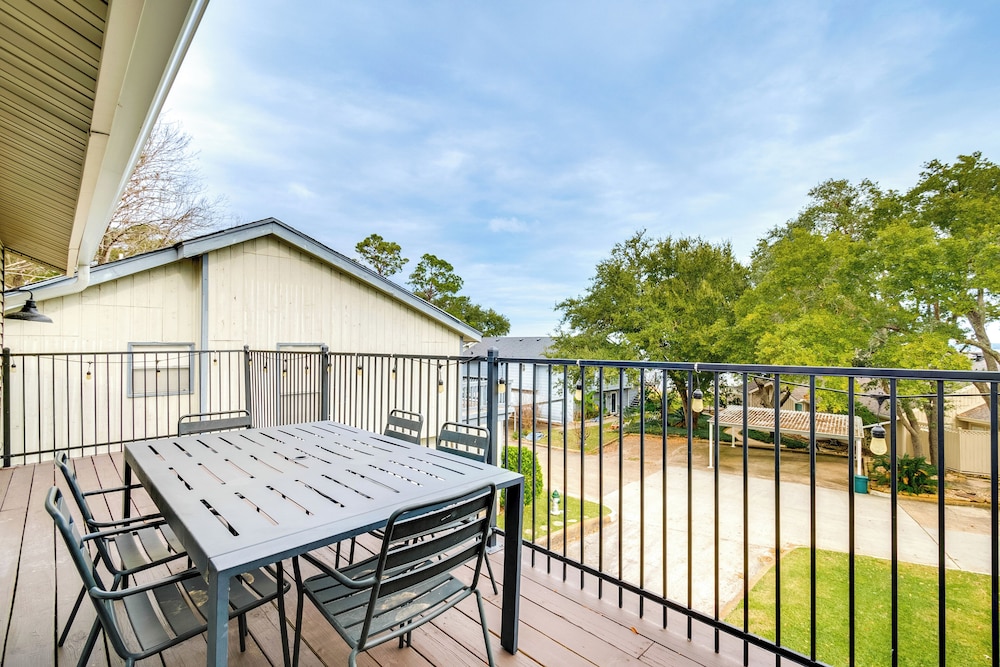 Walk to Lake Conroe: Family-friendly Getaway!