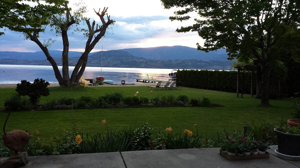 Lakeshore Bed & Breakfast