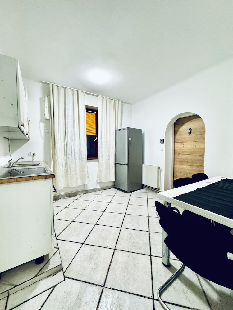 Spacious Budget Home Garden Stay